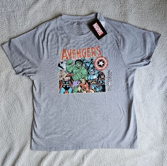 Marvel Tops - The AVENGERS Marvel Graphic T-Shirt size XL Gray Short Sleeve Women's XL NWT
